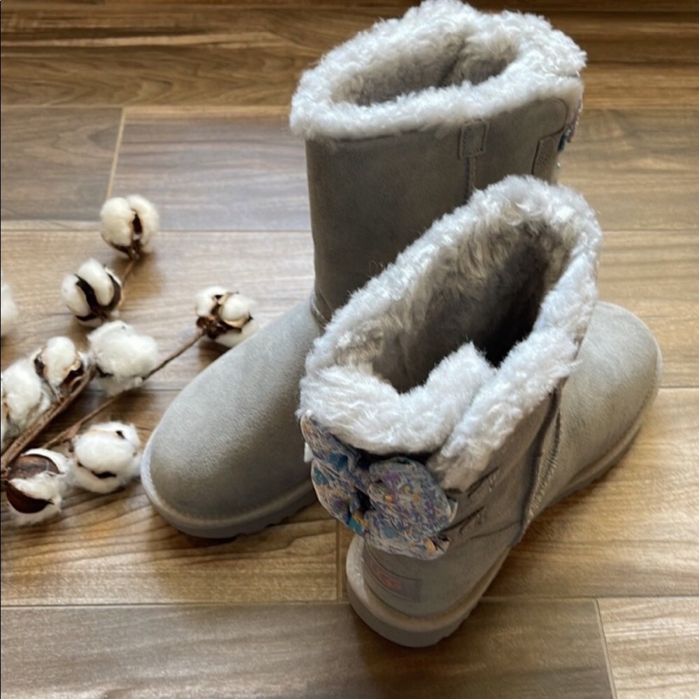 🌿UGG BAILEY BOW ABSTRACT SPLATTER BOOTS🌿 - Picture 11 of 15